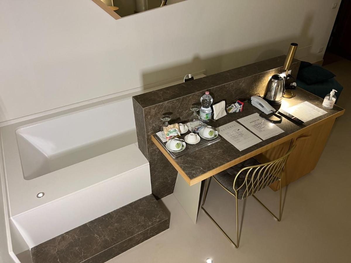 Euvodia Luxury Rooms Matera Bagian luar foto